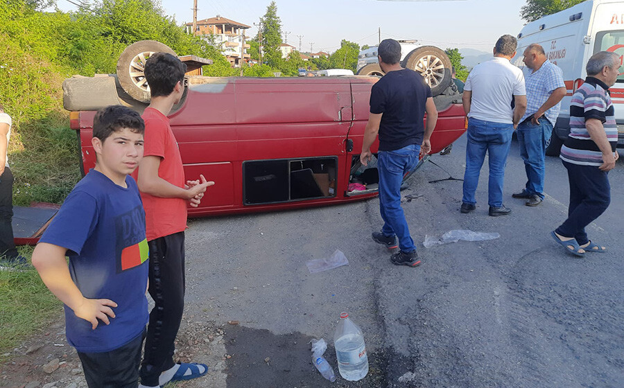 Zonguldak'ta feci kaza! İşçileri taşıyan minibüs otomobille çarpıştı, çok sayıda yaralı var Zonguldak'ta feci kaza! İşçileri taşıyan minibüs otomobille çarpıştı, çok sayıda yaralı var