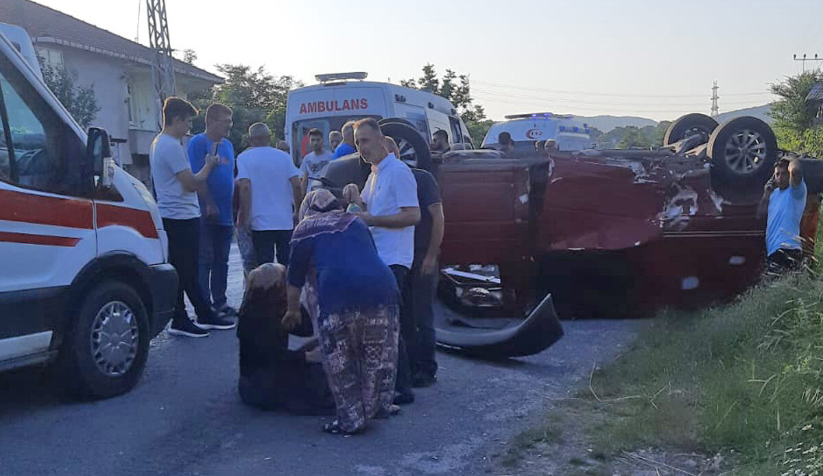 Zonguldak&#039;ta feci kaza! İşçileri taşıyan minibüs otomobille çarpıştı, çok sayıda yaralı var