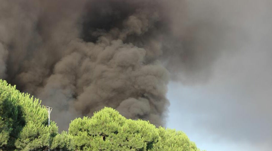 Manisa’da geri dönüşüm tesisinde yangın kontrol altına alındı