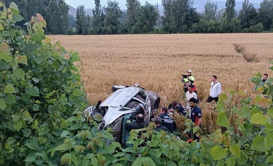 Tokat'ta feci kaza: 1 ölü 4 yaralı Tokat'ta feci kaza: 1 ölü 4 yaralı