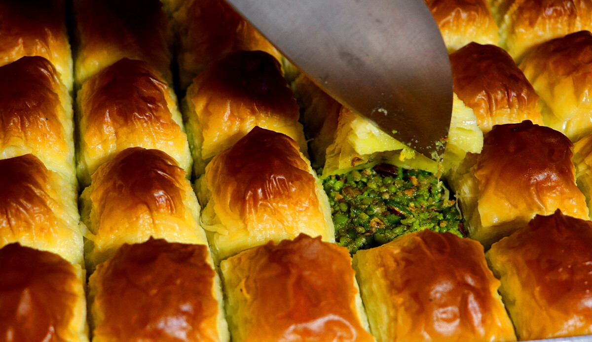 Bayramda ucuz baklavayla tadınız kaçmasın! Ustası baklavada yapılan hileyi açıkladı