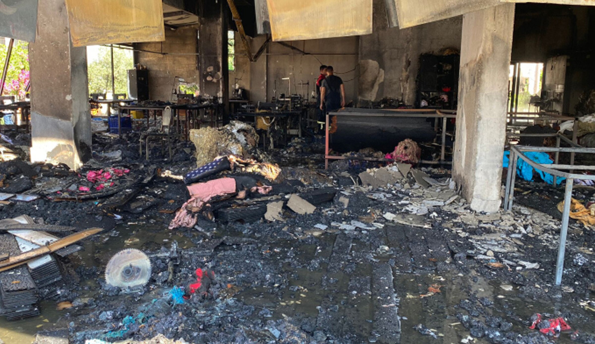 Fethiye'de oyuncak eşyada dükkanında yangın! 1 iş yeri ile 3 ev hasar gördü