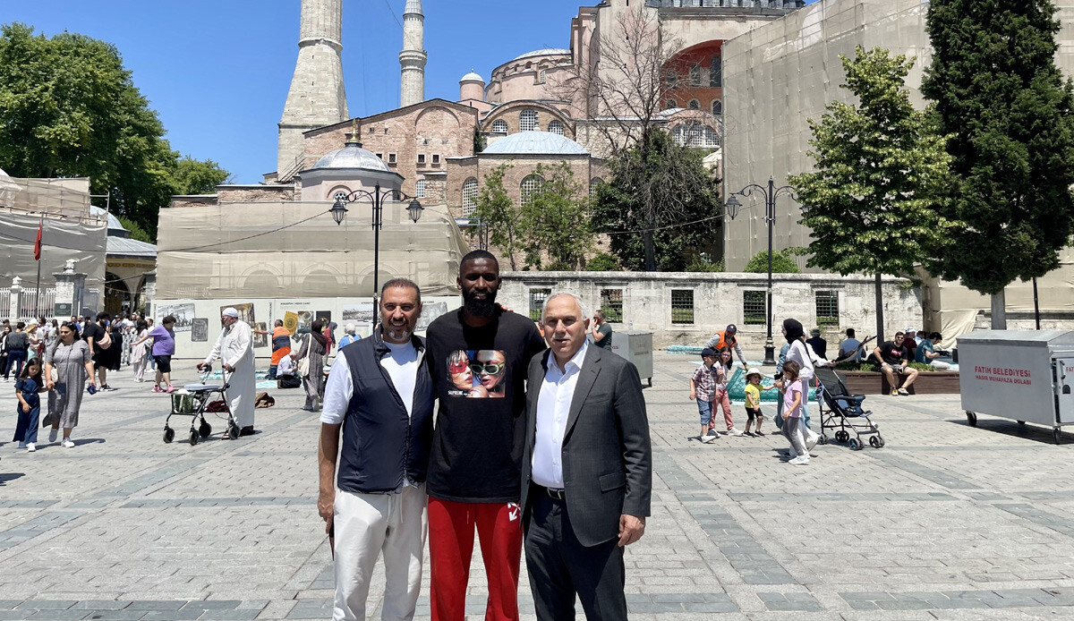 Real Madrid'in Alman yıldızı Antonio Rüdiger Ayasofya Camii’ni ziyaret etti Real Madrid'in Alman yıldızı Antonio Rüdiger Ayasofya Camii’ni ziyaret etti