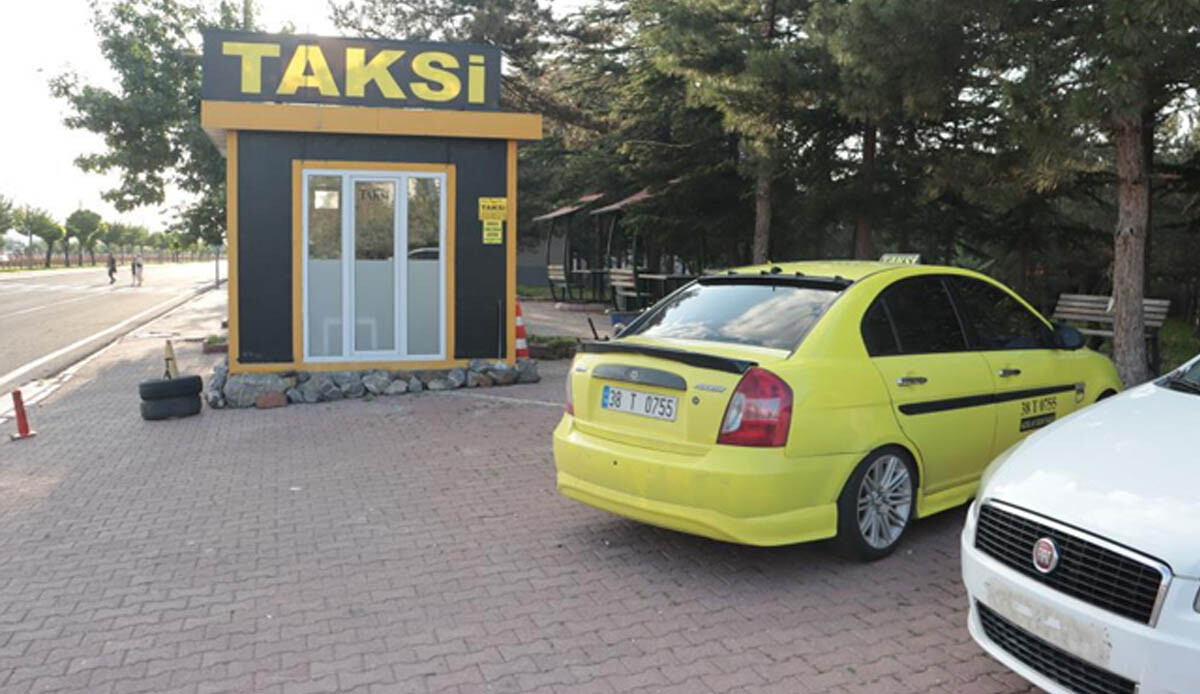 İki taksicinin yolcu kavgası birinin ölümü ile son buldu İki taksicinin yolcu kavgası birinin ölümü ile son buldu