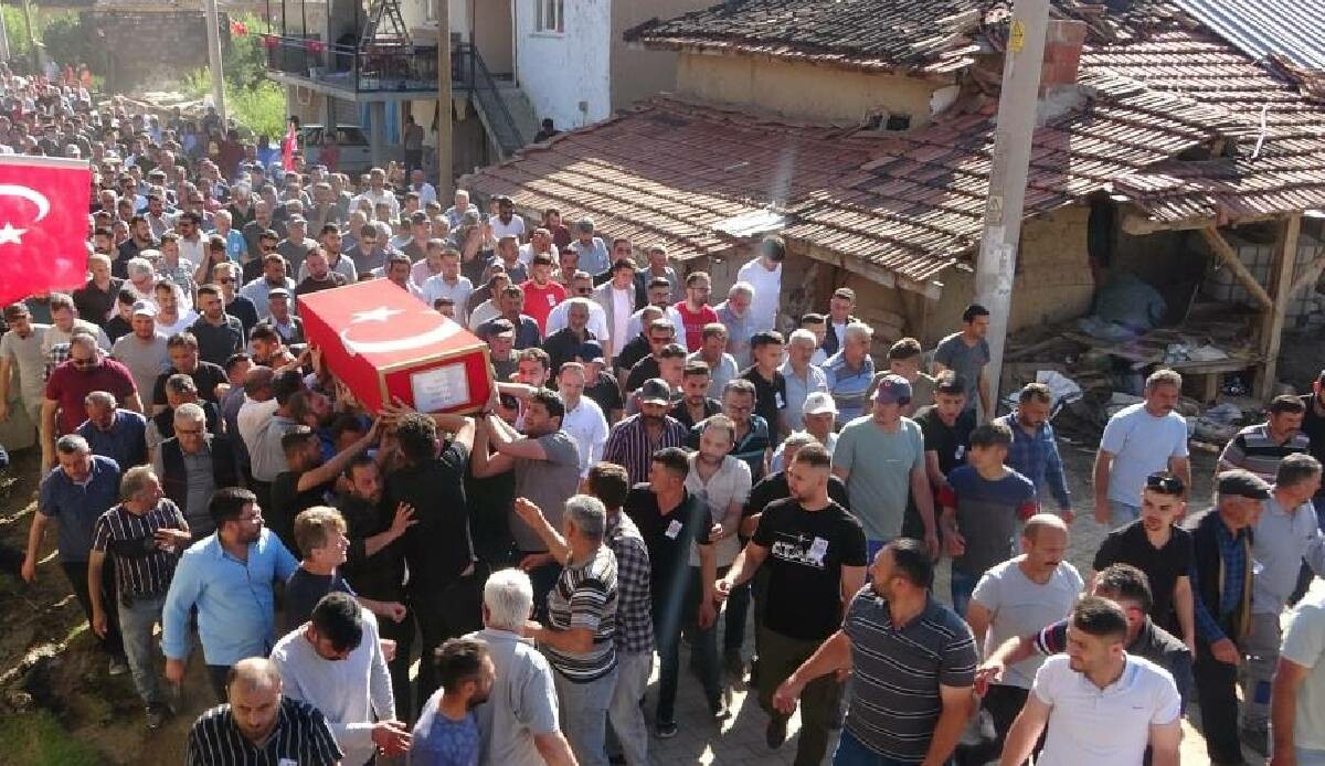 Uşak şehidi son yolculuğuna uğurlandı Uşak şehidi son yolculuğuna uğurlandı