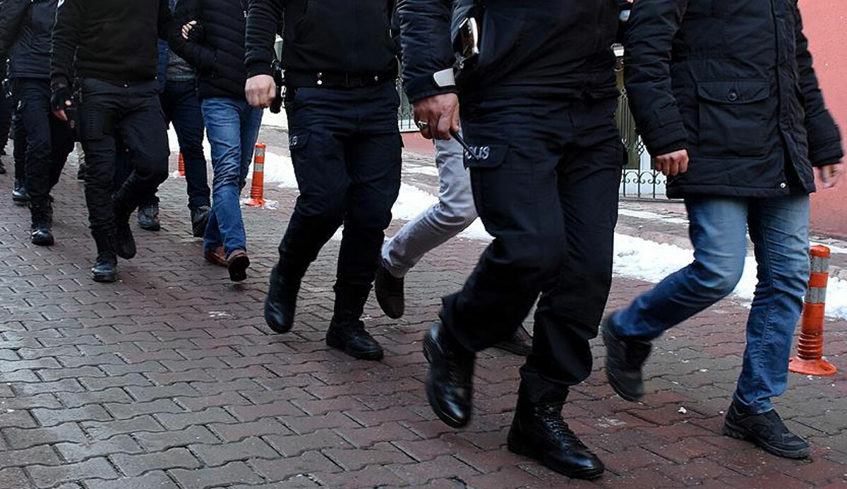 Bursa merkezli 5 ilde uyuşturucu operasyonu: 49 kişi tutuklandı Bursa merkezli 5 ilde uyuşturucu operasyonu: 49 kişi tutuklandı