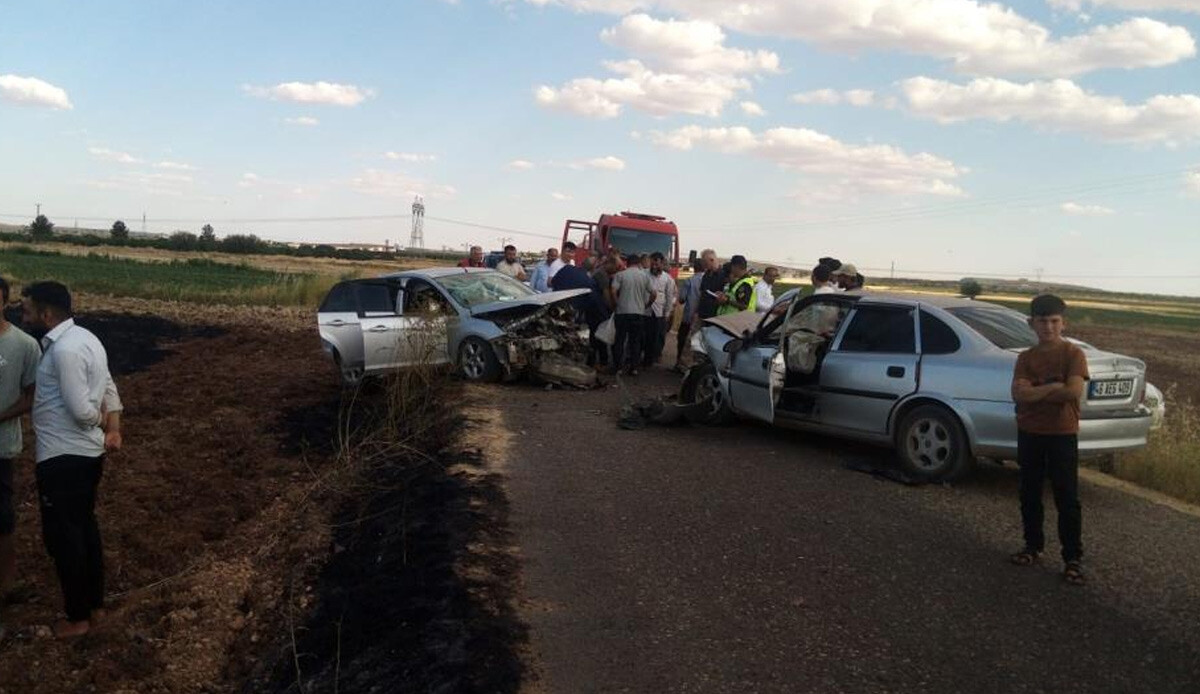 Şanlıurfa'da korkunç kaza! Otomobiller kafa kafaya çarpıştı: 5 yaralı var Şanlıurfa'da korkunç kaza! Otomobiller kafa kafaya çarpıştı: 5 yaralı var