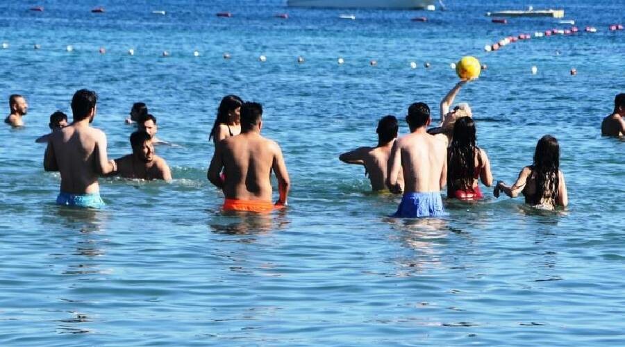 Bayram tatilini fırsat bilen akın etti… Bodrum’da nüfus yarım milyonu aştı!