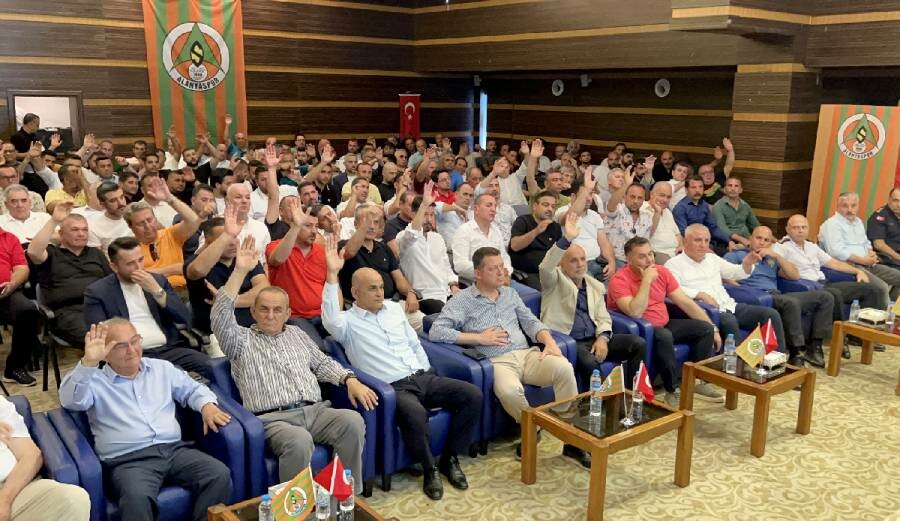 Alanyaspor Hasan Çavuşoğlu ile devam dedi 48 kişilik yeni yönetim kurulu seçildi