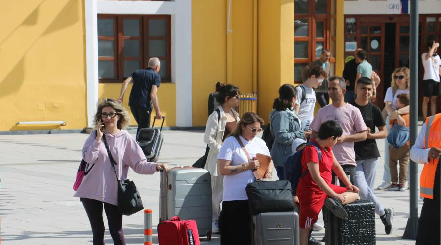 Sivas-Ankara YHT hattında bayram yoğunluğu Sivas-Ankara YHT hattında bayram yoğunluğu