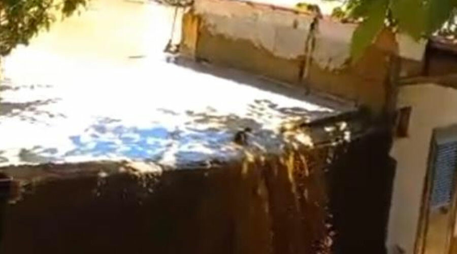 Baraj patladı, köy su altında kaldı Baraj patladı, köy su altında kaldı