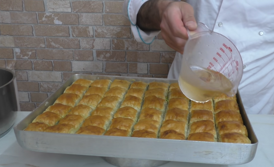Zehir tüketiyor olabilirsiniz! Hileli ürün satan baklavacıların akıl almaz kurnazlığı...