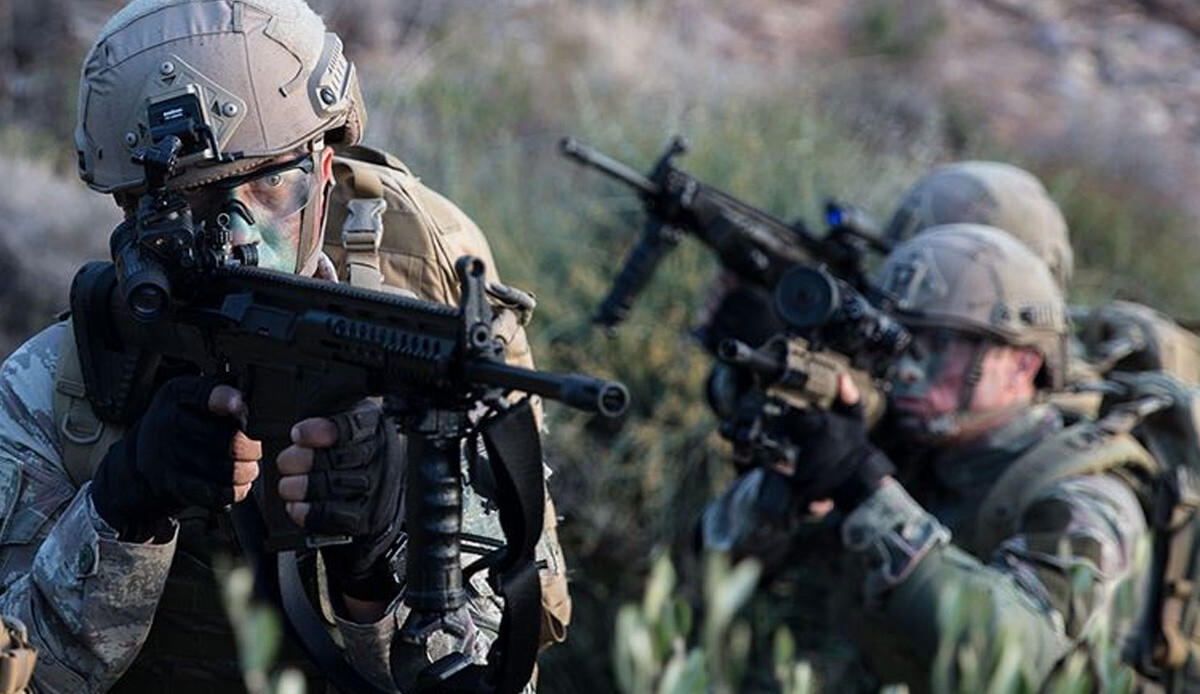 PKK'ya darbe üstüne darbe! Kuzey Irak'taki Pençe-Kilit'te 4 terörist etkisiz PKK'ya darbe üstüne darbe! Kuzey Irak'taki Pençe-Kilit'te 4 terörist etkisiz