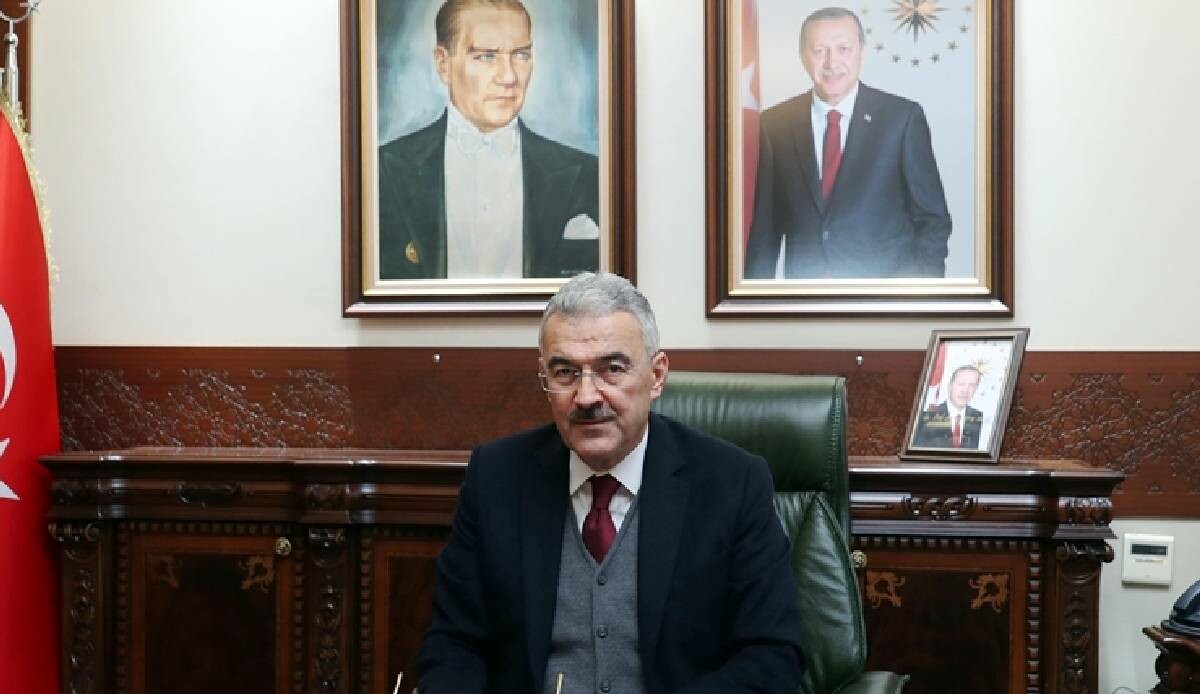 Erol Ayyıldız kimdir, nereli? İşte yeni Emniyet Müdürü Erol Ayyıldız'ın hayatı... Erol Ayyıldız kimdir, nereli? İşte yeni Emniyet Müdürü Erol Ayyıldız'ın hayatı...