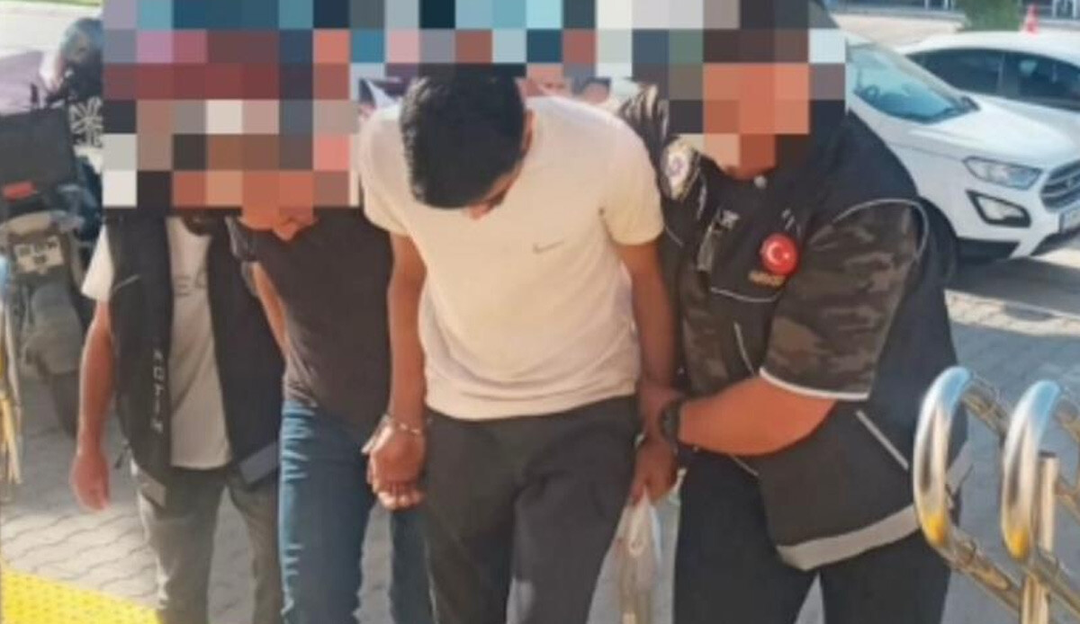 Bayram tatilinde Çeşme'de zehir operasyonu: 6 kişi tutuklandı Bayram tatilinde Çeşme'de zehir operasyonu: 6 kişi tutuklandı