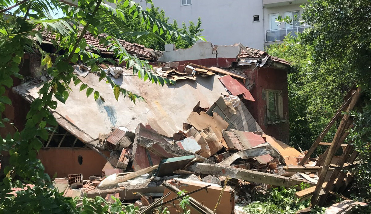 Kocaeli'de trajik olay! Demir kestikleri metruk ev çöktü: 1'i çocuk 2 kişi hayatını kaybetti Kocaeli'de trajik olay! Demir kestikleri metruk ev çöktü: 1'i çocuk 2 kişi hayatını kaybetti