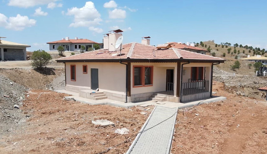 Bakan Özhaseki'den 'köy konutları' paylaşımı: Durup dinlenmeden çalışıyoruz