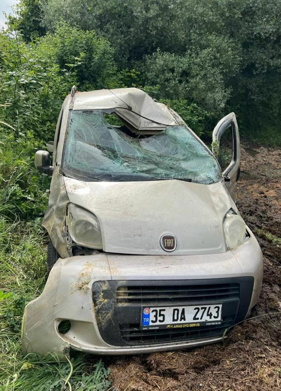 Anne ve oğlu takla atan araçta can verdi