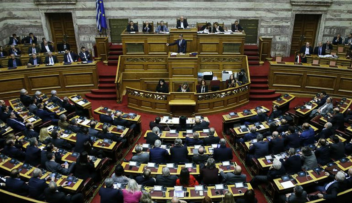 Miçotakis'in yeni kabinesi yemin ederek göreve başladı Miçotakis'in yeni kabinesi yemin ederek göreve başladı