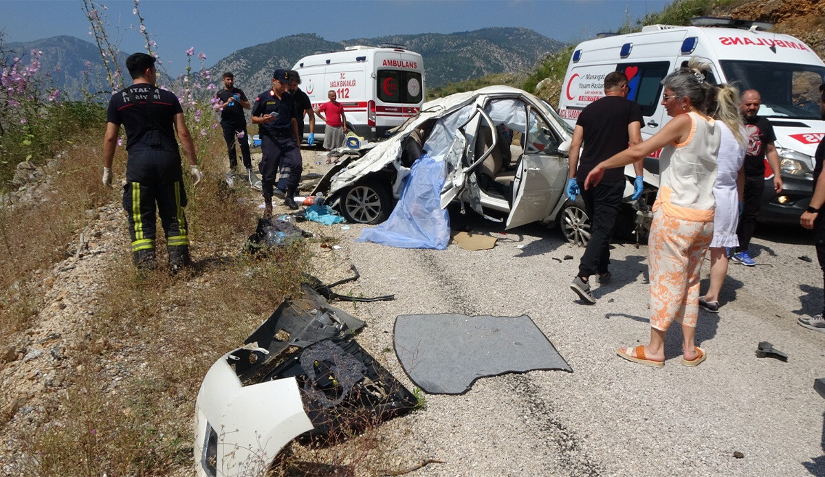 Bayram günü feci kaza! Bir aile parçalandı: 3 ölü, 2 yaralı Bayram günü feci kaza! Bir aile parçalandı: 3 ölü, 2 yaralı