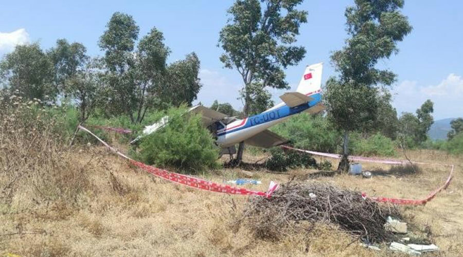 İzmir'de uçak düştü: Yaralılar var İzmir'de uçak düştü: Yaralılar var