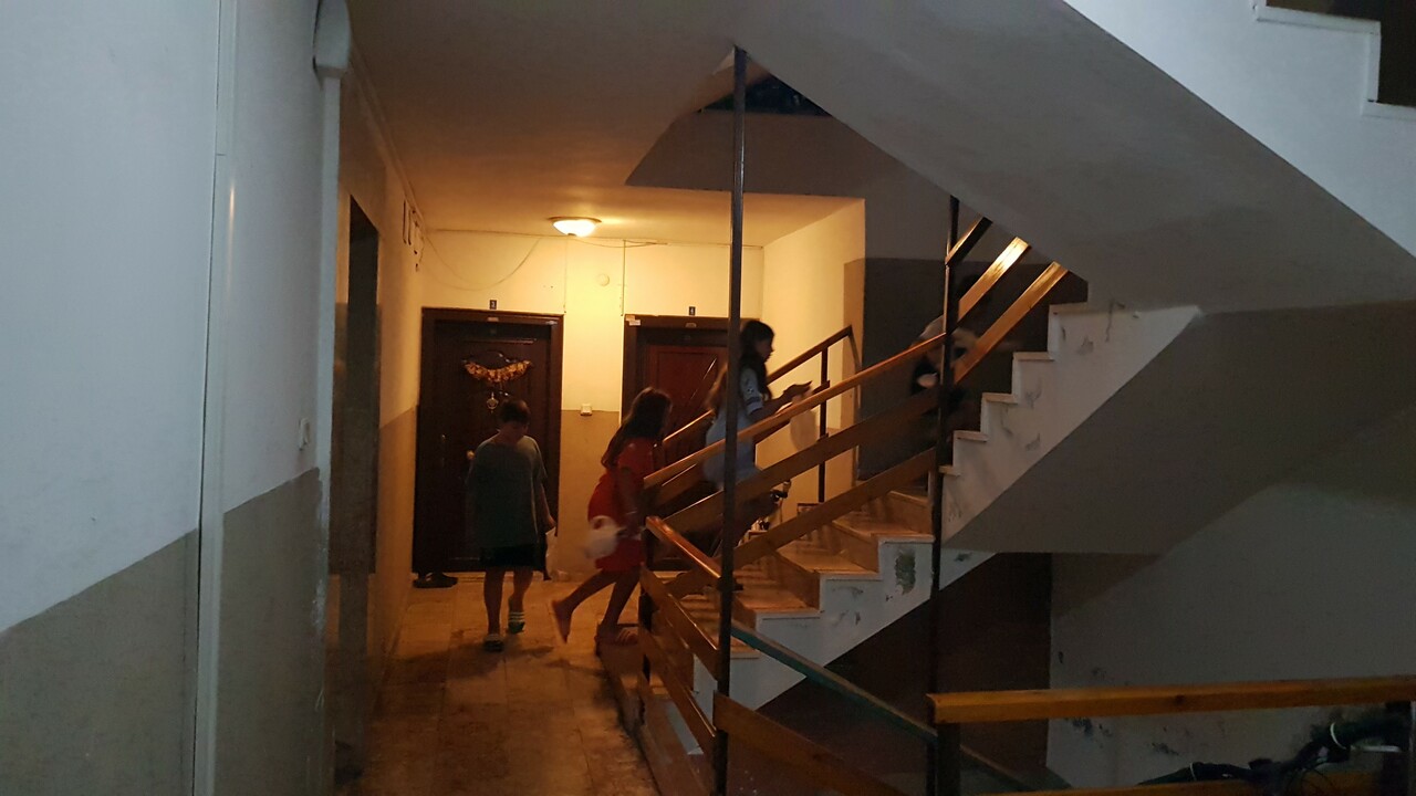 Alanya'da renkli görüntüler: Turist çocukları, Türk çocuklarla beraber şeker topladı...