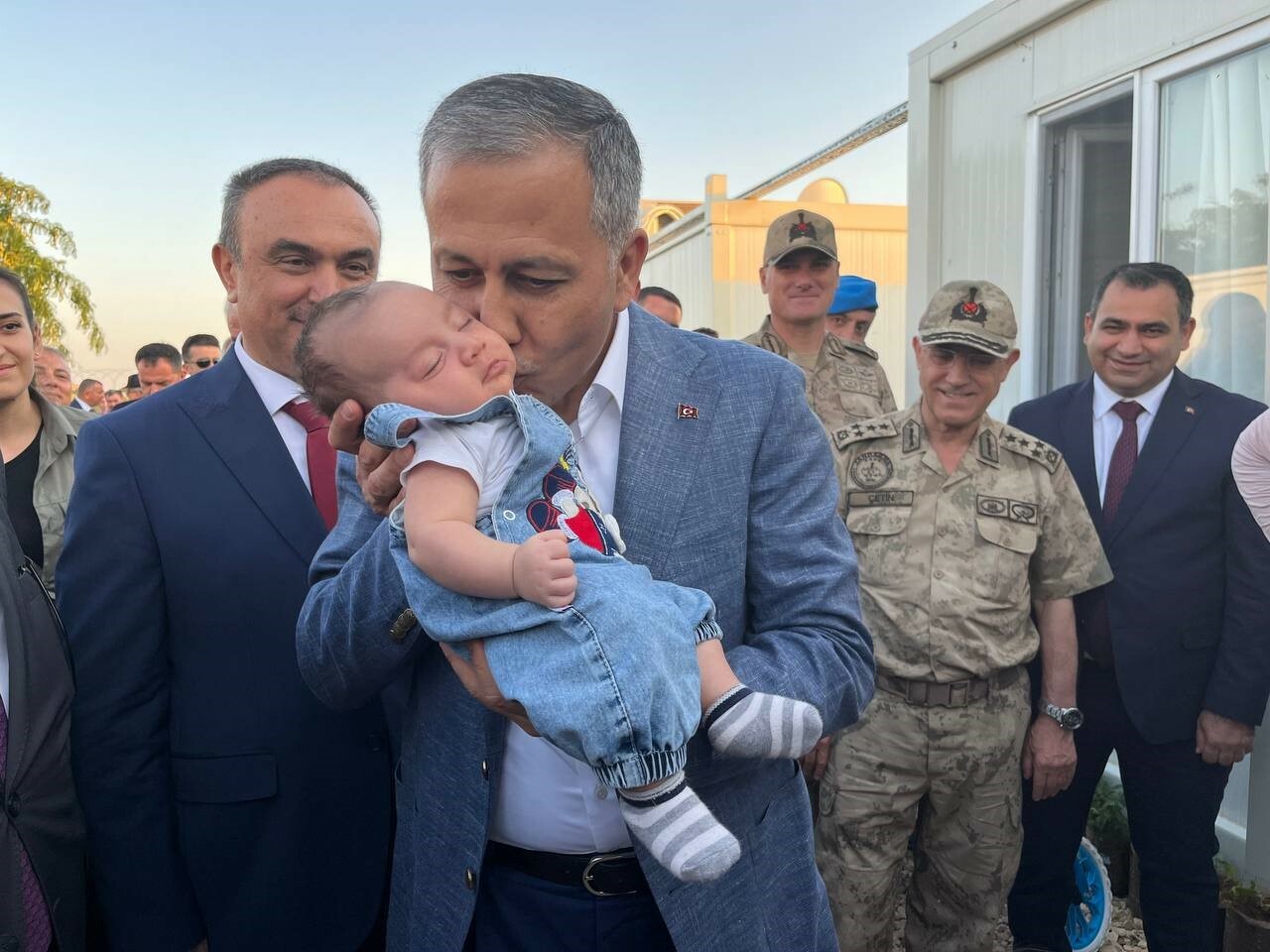 İçişleri Bakanı Ali Yerlikaya sınırın sıfır noktasında