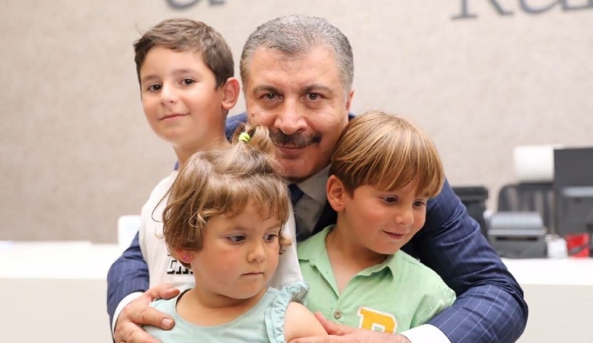 Bakan Koca'dan rekor sürede tamamlanan hastaneye bayram ziyareti Bakan Koca'dan rekor sürede tamamlanan hastaneye bayram ziyareti