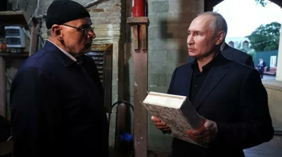 Putin'den İsveç'teki provokasyona sert kınama: Rusya'da Kur'an-ı Kerim'e saygısızlık suç sayılır Putin'den İsveç'teki provokasyona sert kınama: Rusya'da Kur'an-ı Kerim'e saygısızlık suç sayılır