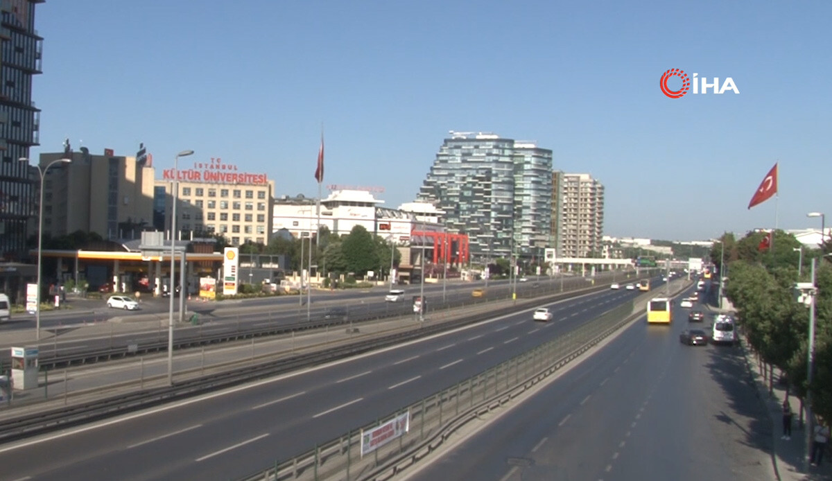 Tatilciler gitti İstanbul boş kaldı: Kurban Bayramı'nın ilk gününde trafik yoğunluğu yüzde 2 Tatilciler gitti İstanbul boş kaldı: Kurban Bayramı'nın ilk gününde trafik yoğunluğu yüzde 2