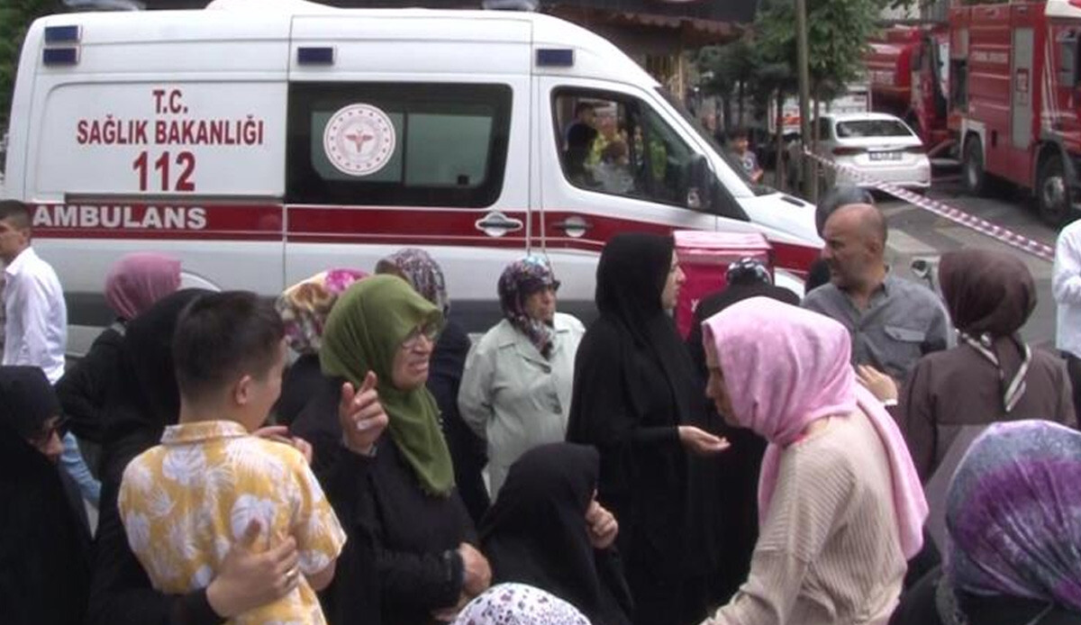 Ümraniye’de korkutan yangın! Çatı katı kullanılamaz hale geldi: 1 yaralı var Ümraniye’de korkutan yangın! Çatı katı kullanılamaz hale geldi: 1 yaralı var