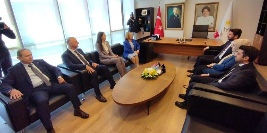 AK Parti heyeti, CHP heyeti ile bayramlaştı