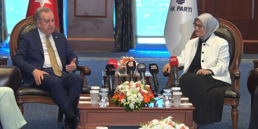 AK Parti heyeti, CHP heyeti ile bayramlaştı