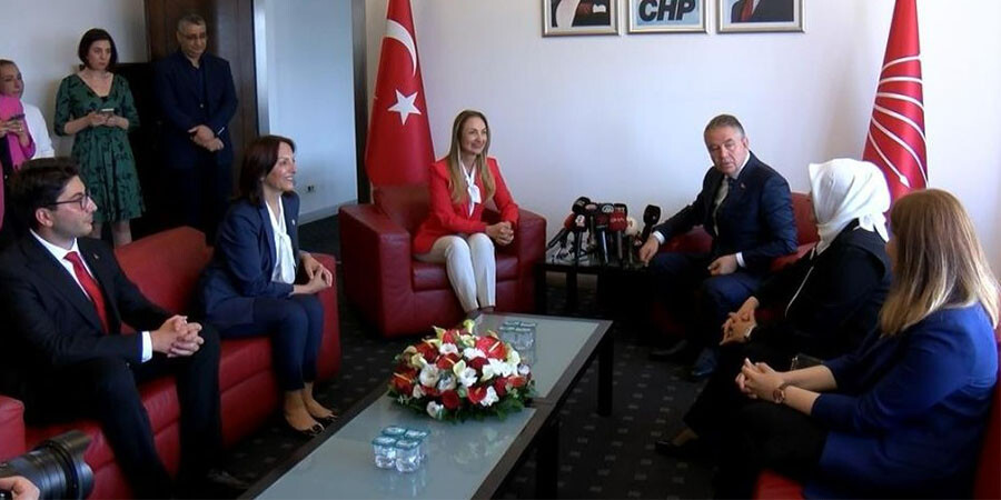 AK Parti heyeti, CHP heyeti ile bayramlaştı