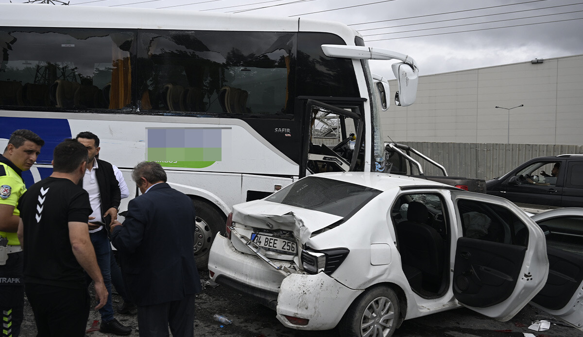 Arnavutköy'de korku dolu anlar! Yolcu otobüsü karşı şeride geçti: 4 yaralı Arnavutköy'de korku dolu anlar! Yolcu otobüsü karşı şeride geçti: 4 yaralı