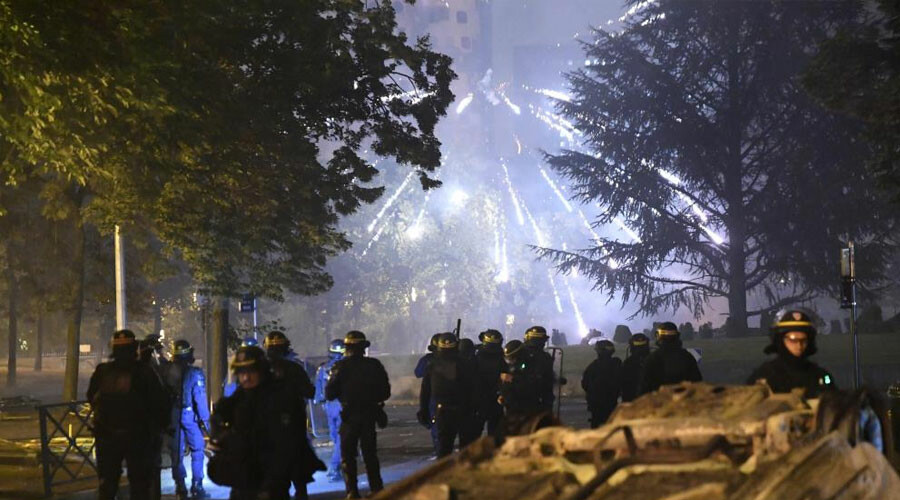 Fransa'da şiddet olayları bitmek bilmiyor: 667 kişi gözaltında Fransa'da şiddet olayları bitmek bilmiyor: 667 kişi gözaltında