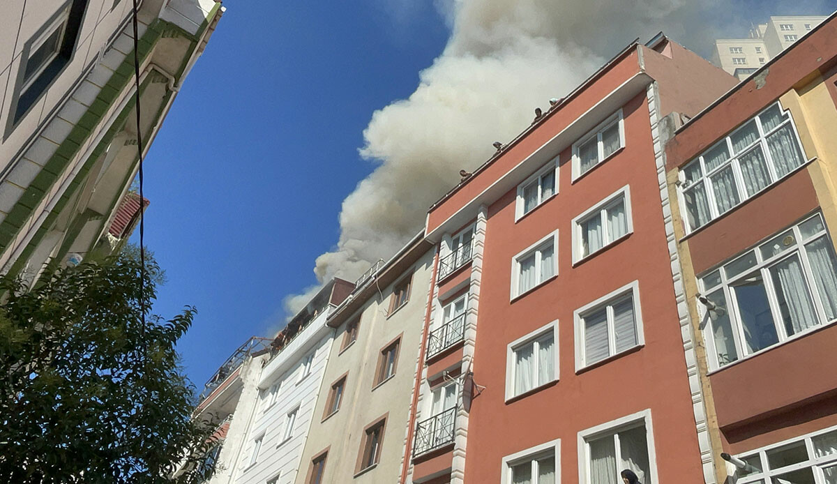 İstanbul'da korku dolu anlar! Yangın çevre binaya sıçradı İstanbul'da korku dolu anlar! Yangın çevre binaya sıçradı