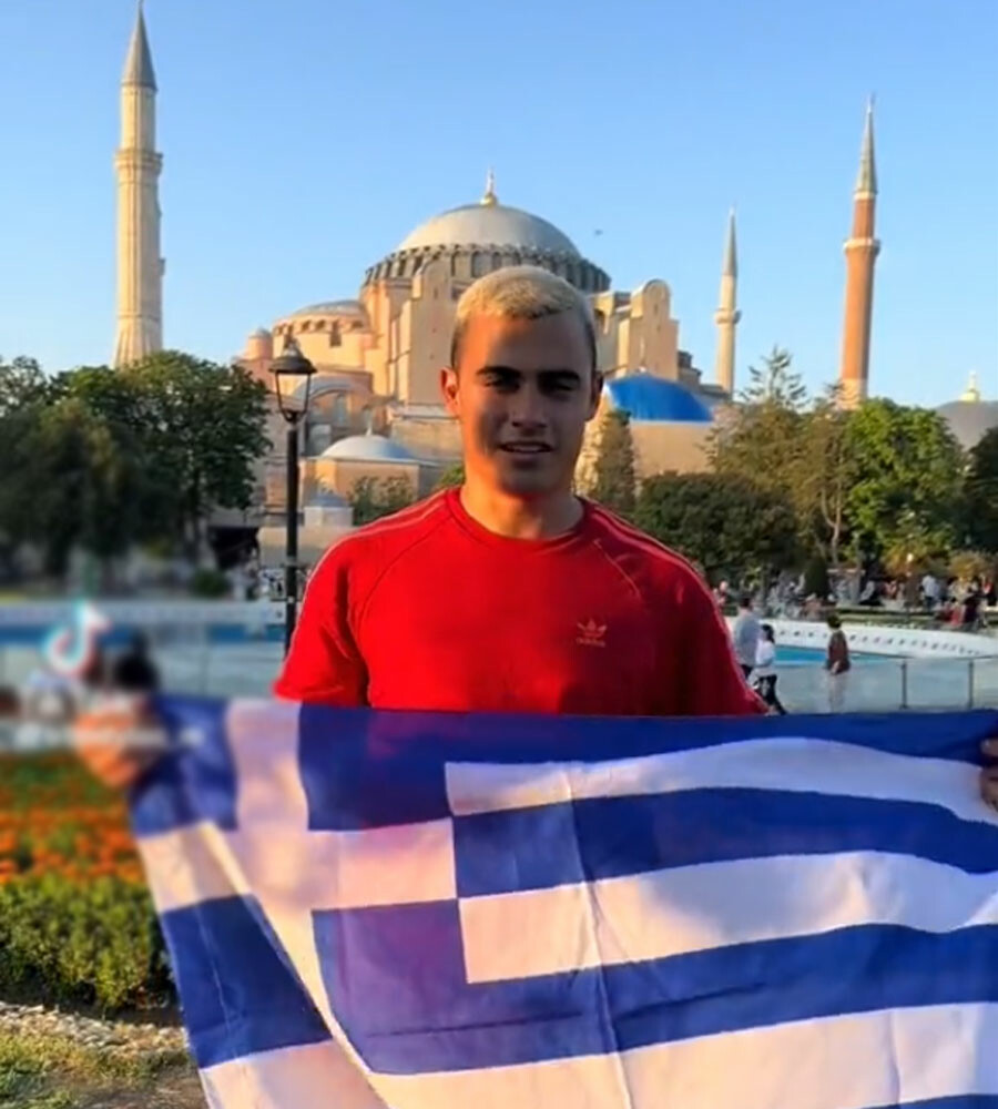 Yunan turist haddini aştı: Ayasofya Camii önünde skandal sözler sarf etti