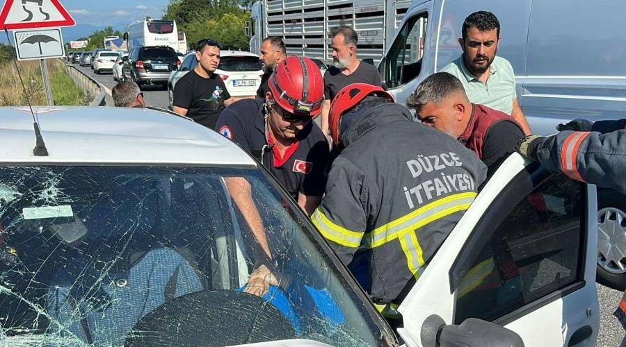 TEM Otoyolu’nda zincirleme kaza: Çok sayıda yaralı var