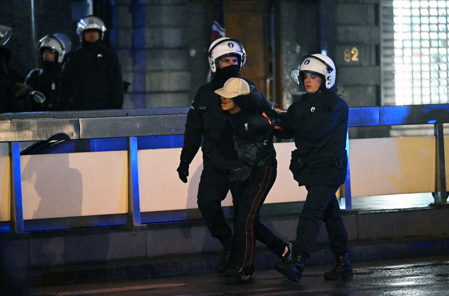 Fransa'daki ateş Belçika'ya da sıçradı, polis sokağa indi Fransa'daki ateş Belçika'ya da sıçradı, polis sokağa indi
