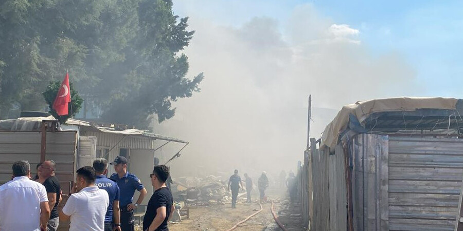 Tuzla’da korkutan yangın! Marmaray seferleri yeniden başladı