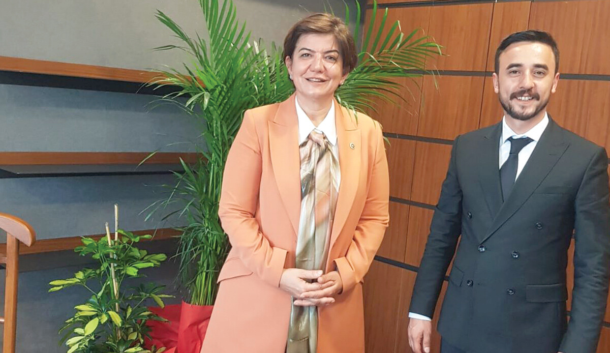 Diyarbakır'ın hanım ağası gazetemize konuştu: Ağalık, vermek üzerine kurulu Diyarbakır'ın hanım ağası gazetemize konuştu: Ağalık, vermek üzerine kurulu