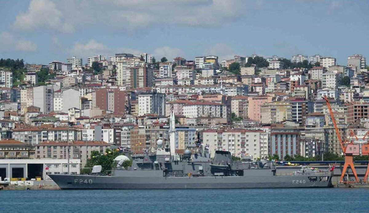 TCG YAVUZ Askeri Gemisi kapılarını ziyaretçilere açtı TCG YAVUZ Askeri Gemisi kapılarını ziyaretçilere açtı