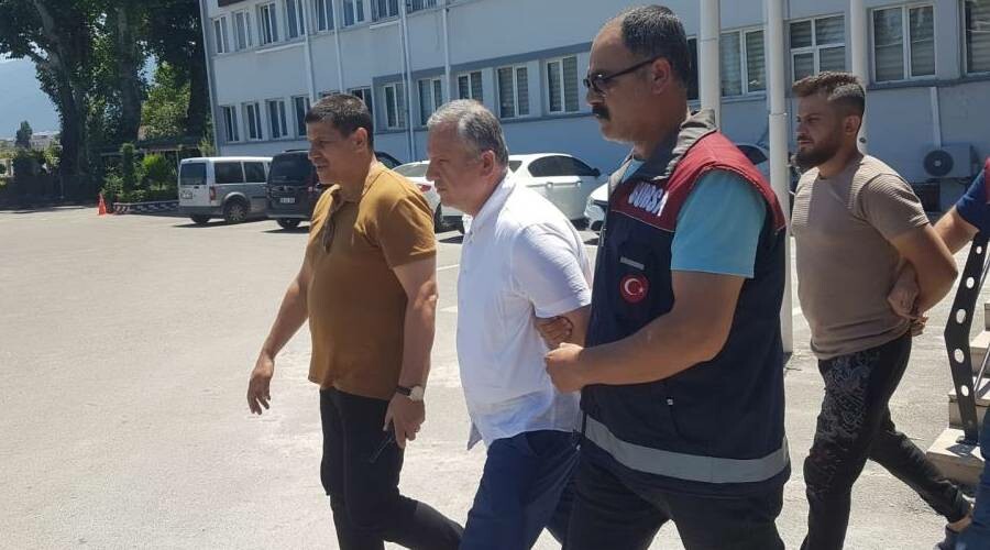 Kurban hissesi alanlara salam vermişlerdi…  Restoran sahibi baba-oğul tutuklandı