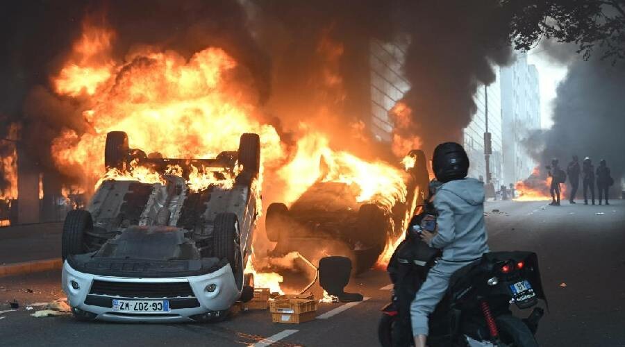 Fransa’da sular durulmuyor: Macron Almanya ziyaretini iptal etti