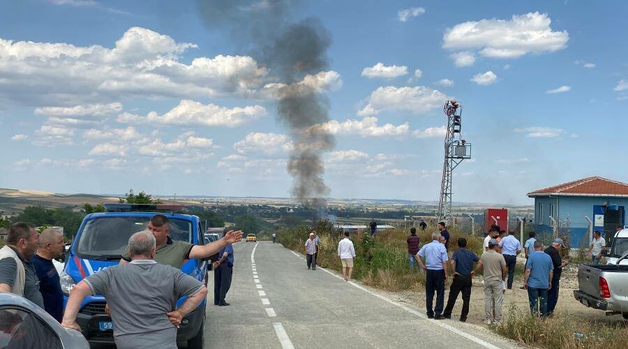 Yangın 10 dakikada 47 dönümlük tarlayı küle çevirdi Yangın 10 dakikada 47 dönümlük tarlayı küle çevirdi