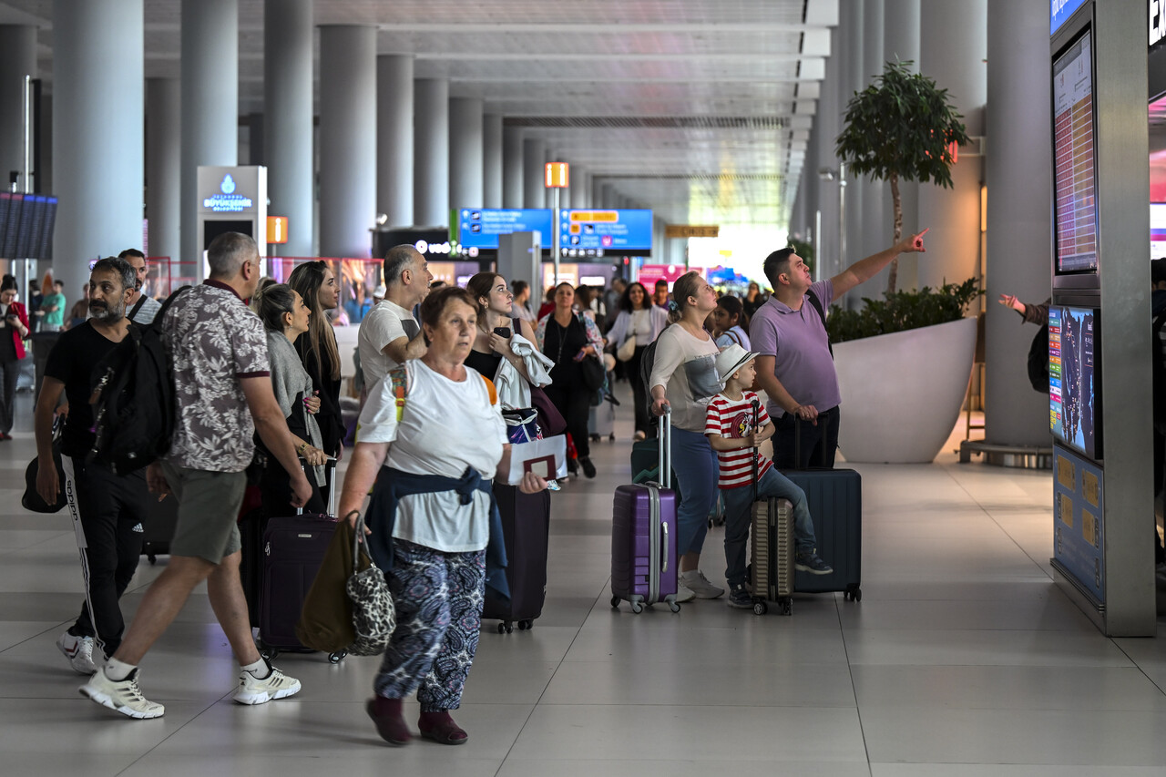 Bayram tatili bitti: İstanbul Havalimanında dönüş yoğunluğu arttı Bayram tatili bitti: İstanbul Havalimanında dönüş yoğunluğu arttı