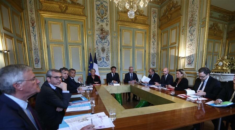 Fransa’da 17 yaşındaki genci vuran polis için yardım kampanyası başlatıldı