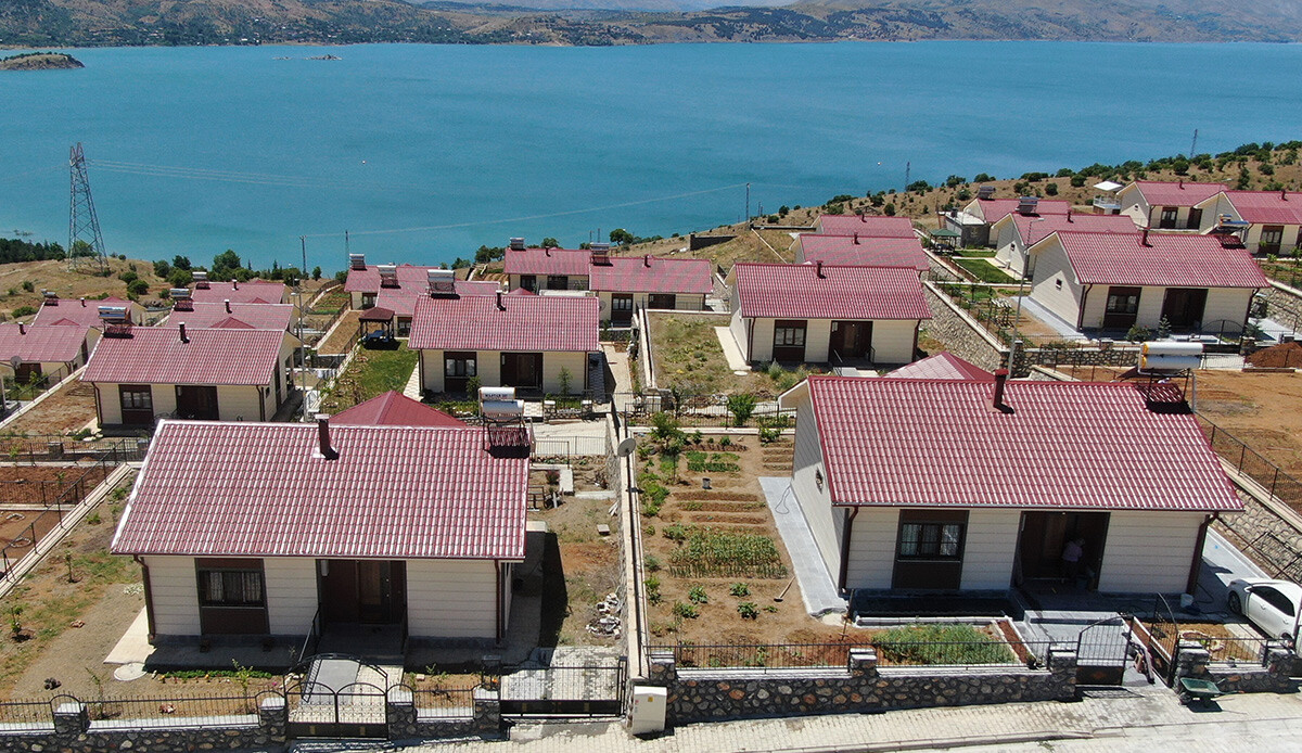 Depremzedelere yazlık villa gibi konut! Tam 108 adet, göl manzarası var: İstanbul