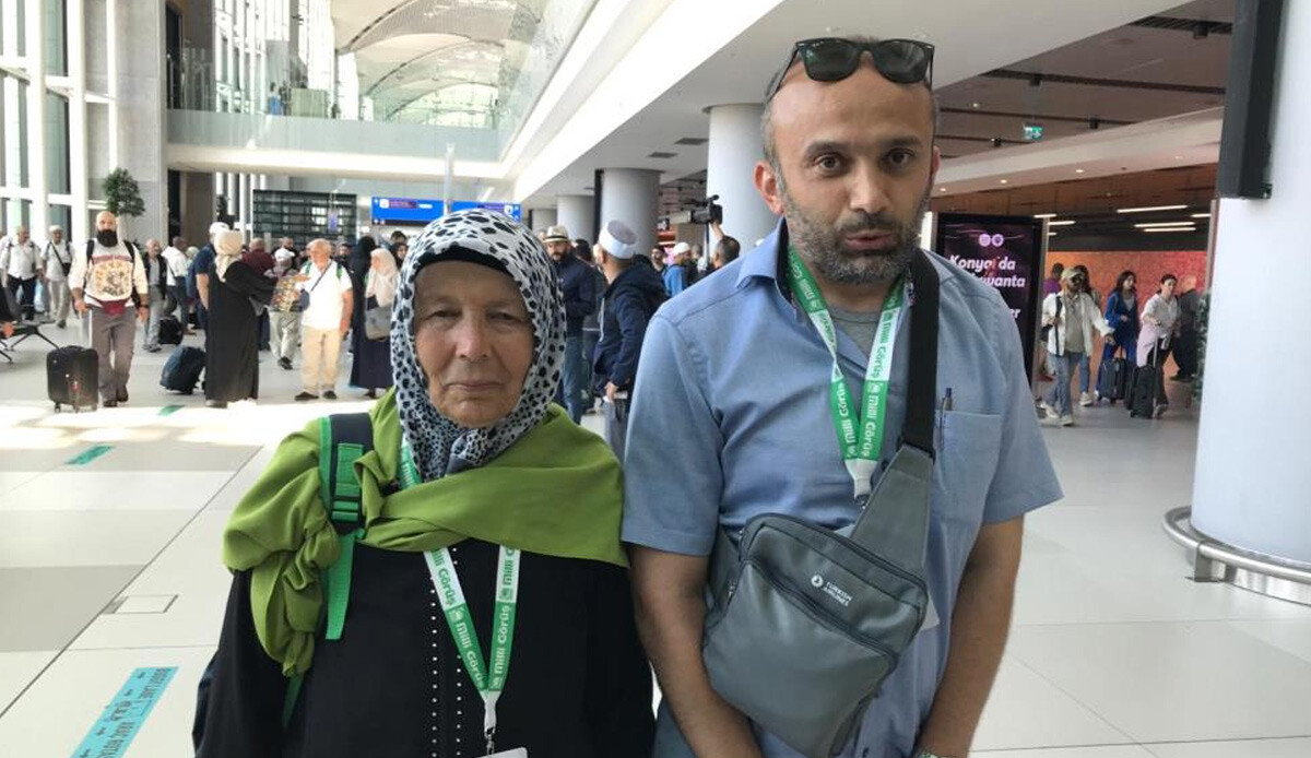 Kutsal topraklardan dönüş başladı, hacılar havalimanında karşılandı: 'Mekke'yi görmek muazzam duygu'